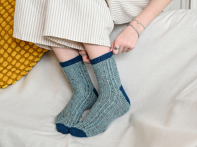Side Cable Socks