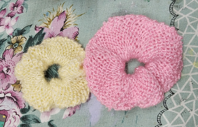 Knit Scrunchie on Straight Needles