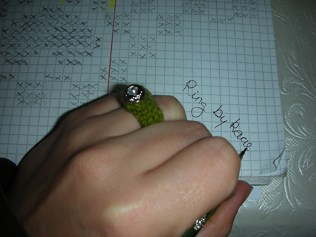knitted ring with button