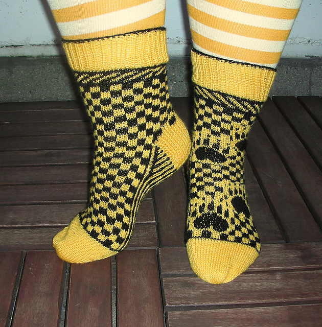 Hufflepuff  sock in two colour knit