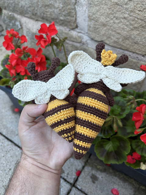Worker & Queen Honey Bees