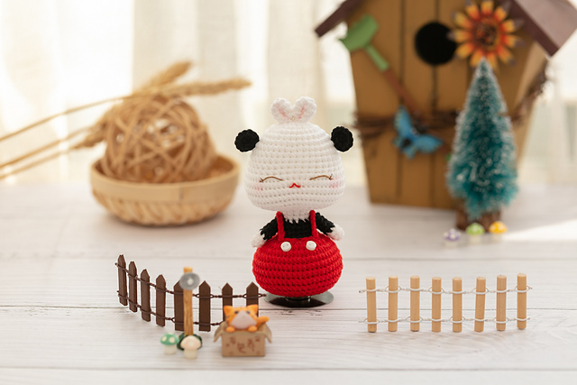 Ravelry: Miss Rabbit – Mickey Mouse pattern by Kaia Han