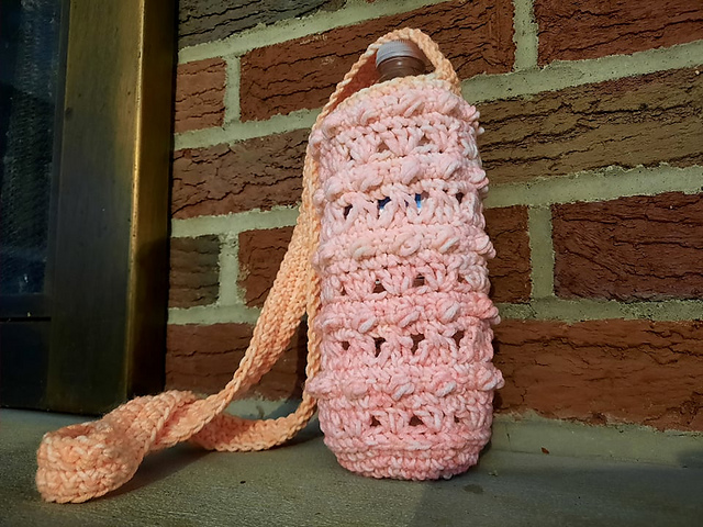 Textured Hourglass Bottle Holder