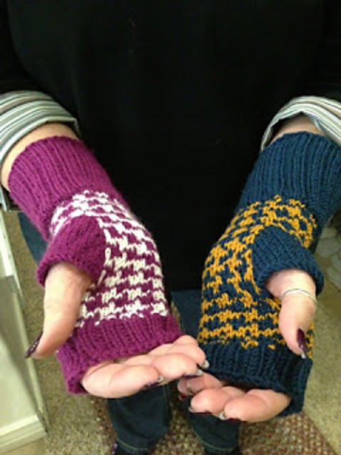 Hounds Tooth Fingerless Gloves