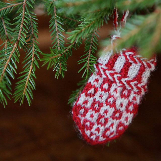 Wisby Mini Mittens