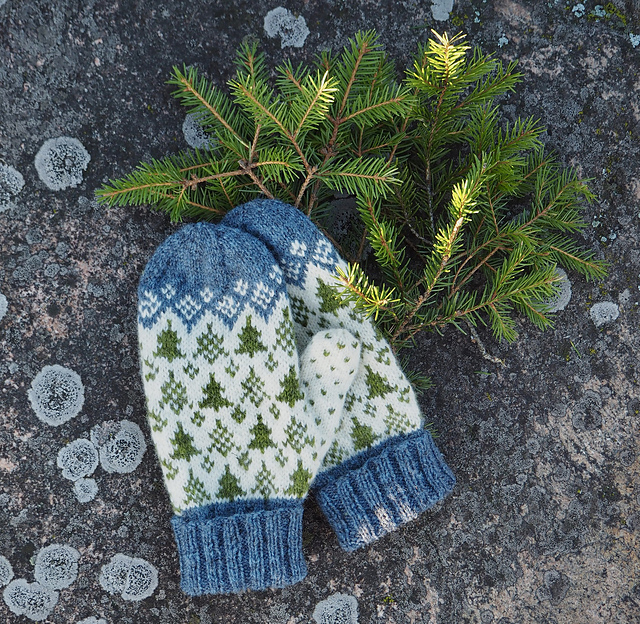 Heart of the Forest Mittens