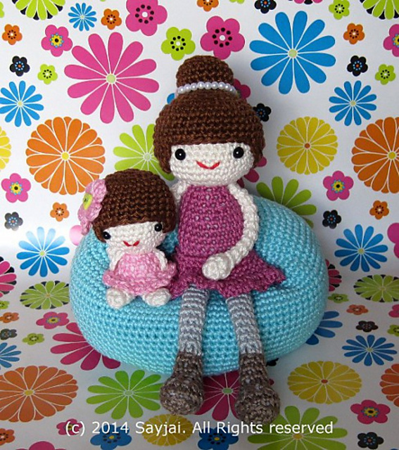 Mother with Daughter Amigurumi