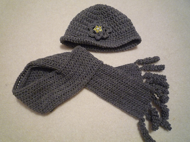 Ravelry: Half DC scarf with Curly Q fringe pattern by Caroline Chrisco