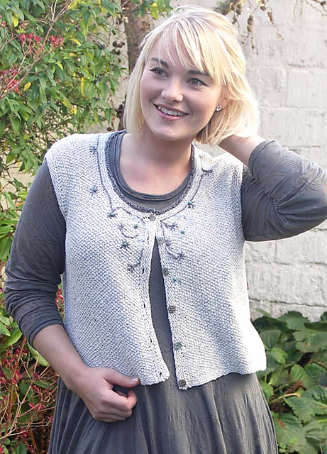 Ravelry: Havperle, vest med broderi pattern by Karen Noe