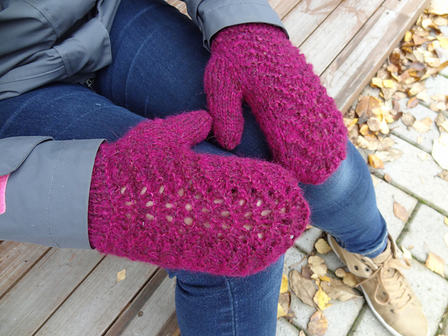 Wave Mittens