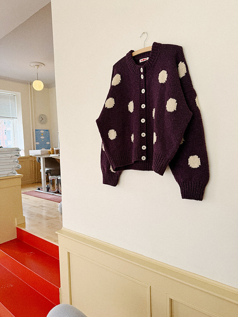 Ravelry: Fri Cardigan Woman pattern by Spektakelstrik - Mie Firring