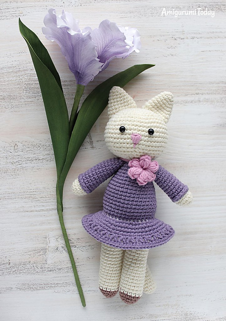 Kitty in lilac dress