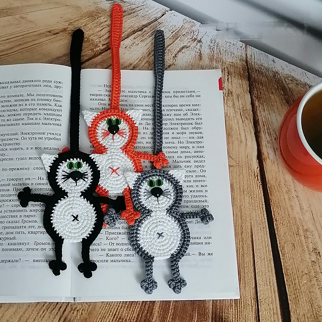 069 Cat Baton Bookmark