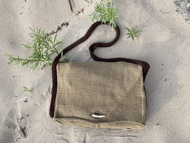 Forager Messenger Bag