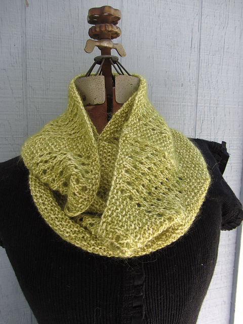 Lace and Seed Stitch Cowl