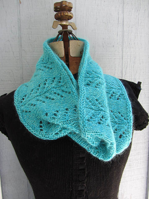 Gull Wings Lace Cowl