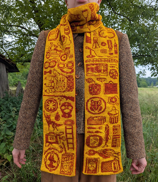 Ravelry: The Adventures of Family Fox Scarf pattern by Katharina Kuntz