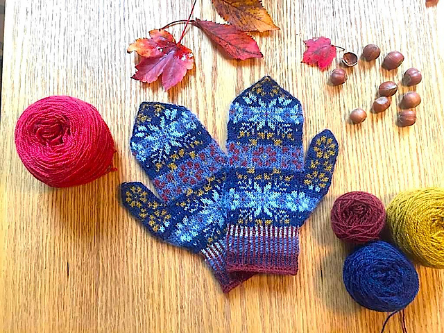 Victoria Frost Mittens