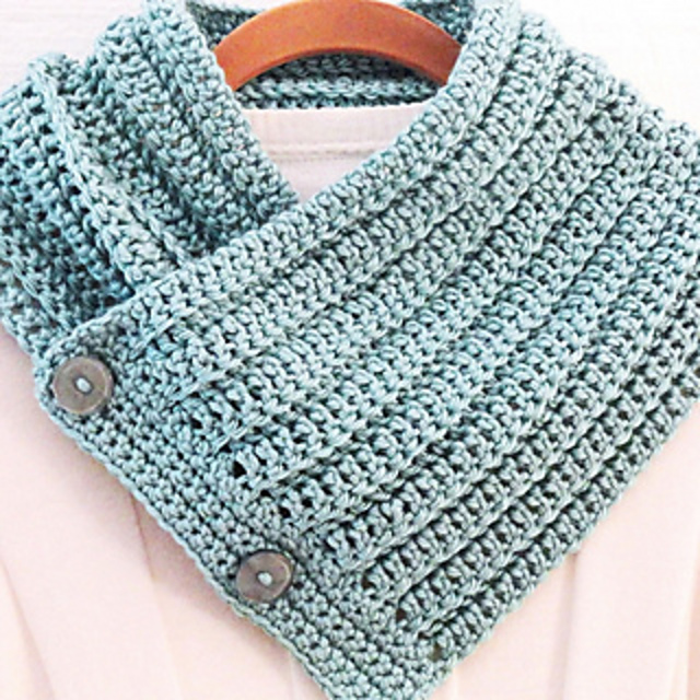 Beehive Button Cowl
