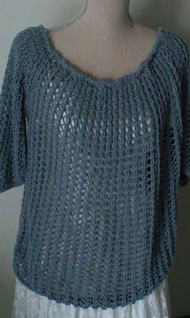 Pull ajouré a manches froncées
