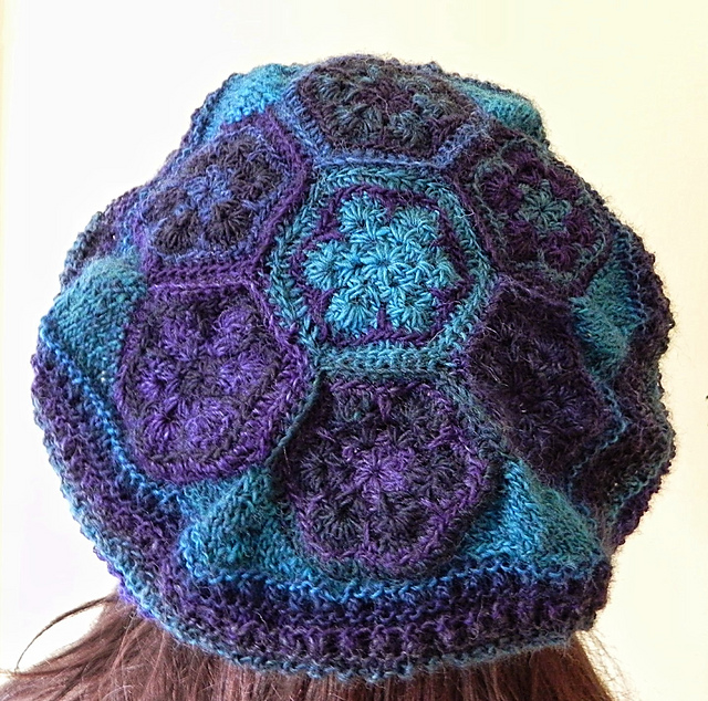 Baret with African flowers