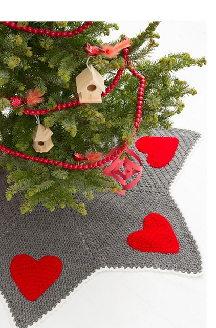 Holiday Hearts Tree Skirt