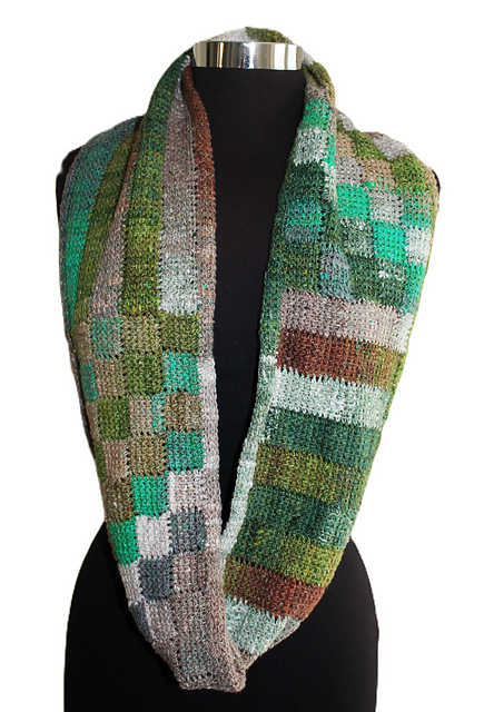 Entrelac Cowl