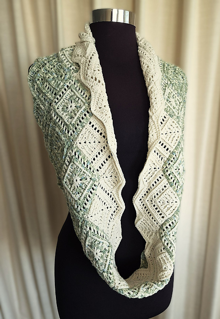 Ravelry: Diamond cowl pattern by Kaye Adolphson