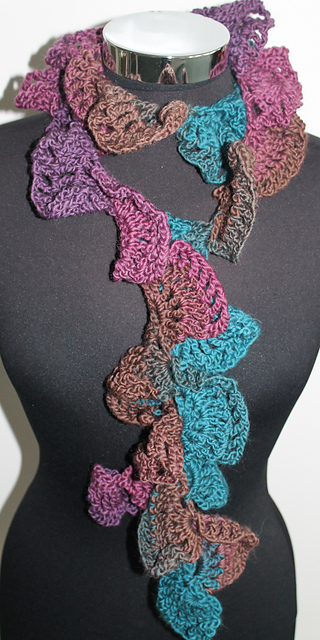 Scalloped Scarf