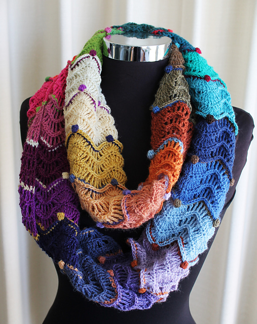 Rainbow chevron cowl