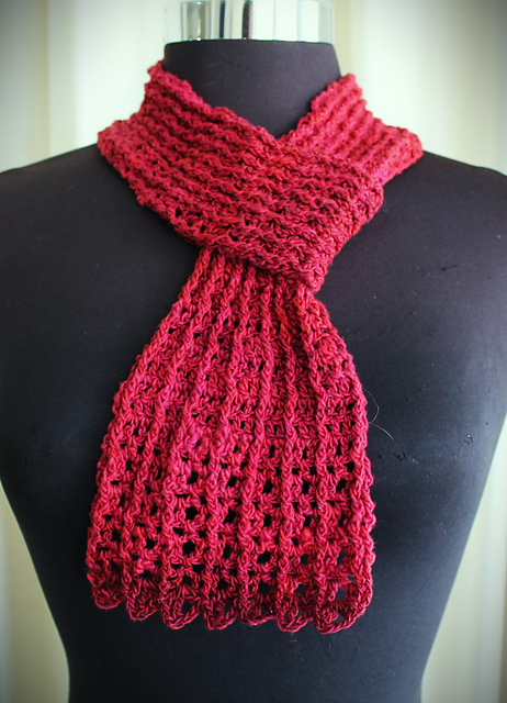 Lacy ridged beret and looped scarf