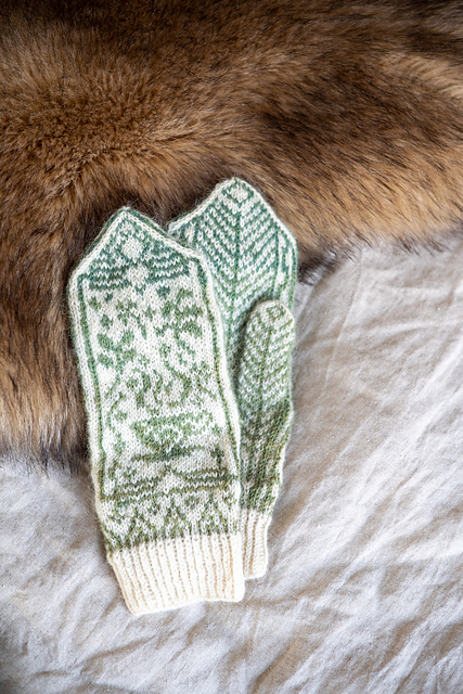 Tea time mittens