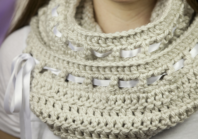 Lattice Cowl with Ribbon