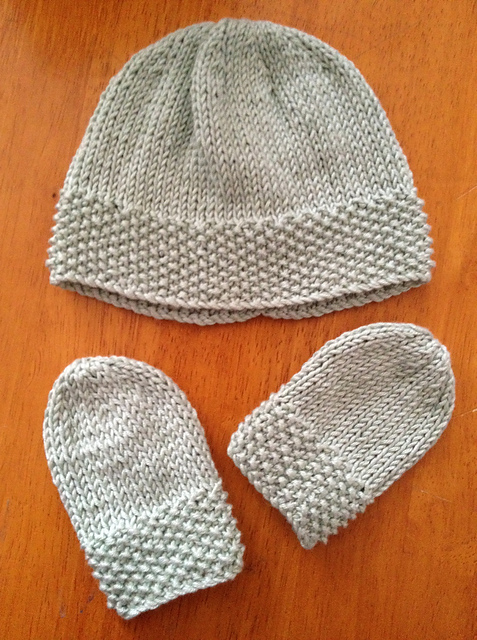 Simple Hat and Mitt Set