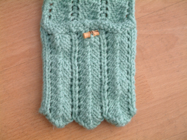 Lacy pocketed scarf
