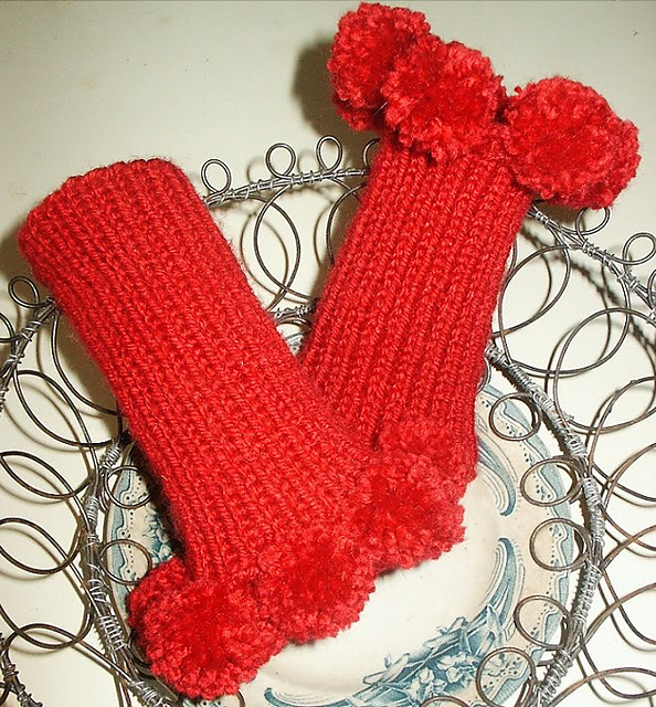 Pulsvärmare med bolltofs (Wristwarmers w/pompoms)