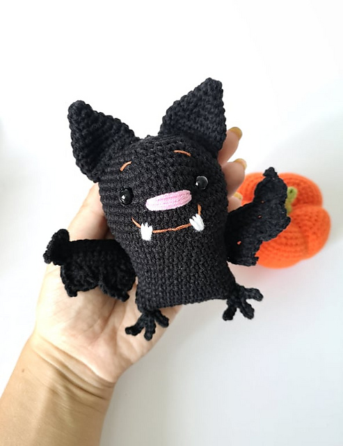 Crochet bat