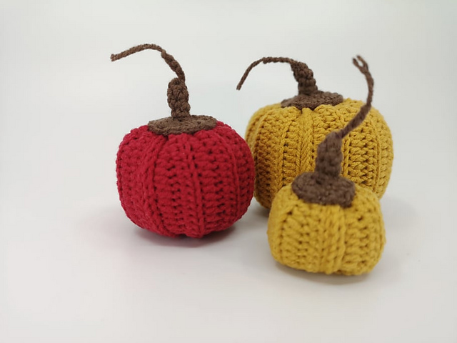 Crochet stuffed pumpkin