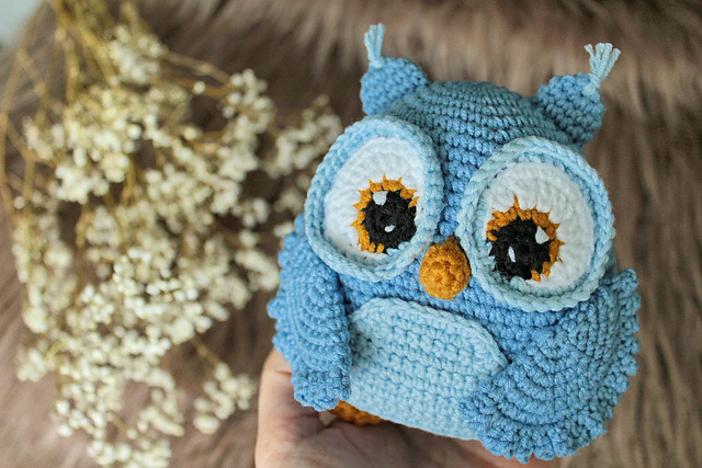 Crochet owl amigurumi
