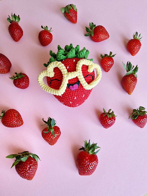 Crochet funny strawberry amigurumi