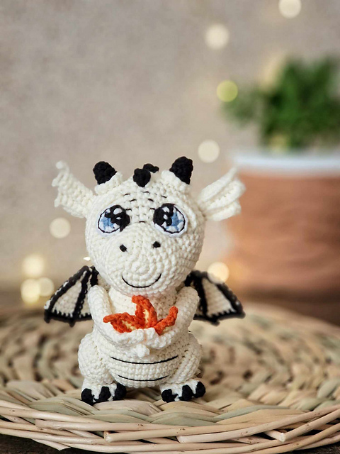 Dragon toy amigurumi