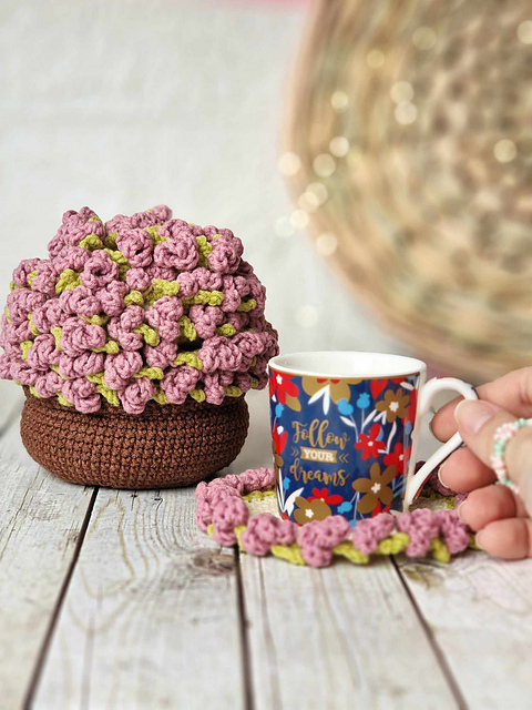 Flower coasters in a pot