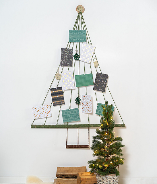 Festive Greetings card hanger