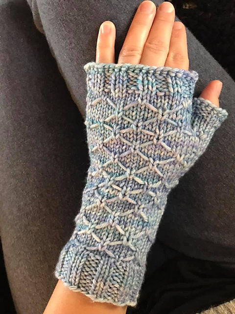 Winter Lattice Fingerless Mitts
