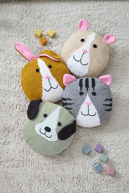 9178 Knitted Animal Cushion Covers