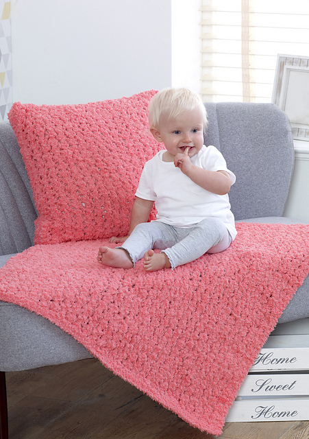 4973 Blankets and Cushions