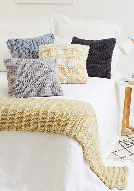 5759 Cushions and Bed Runner