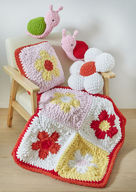 6389 Cushion, Blanket and Toys