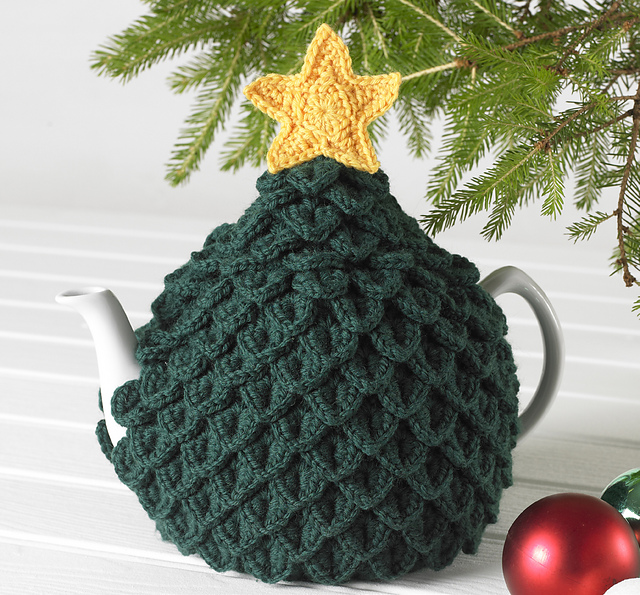 BKXMASC06 Christmas Tree Tea Cosy