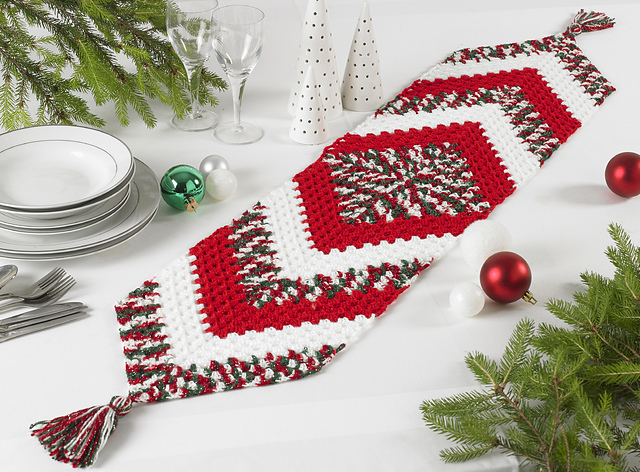 BKXMASC06 Table Runner